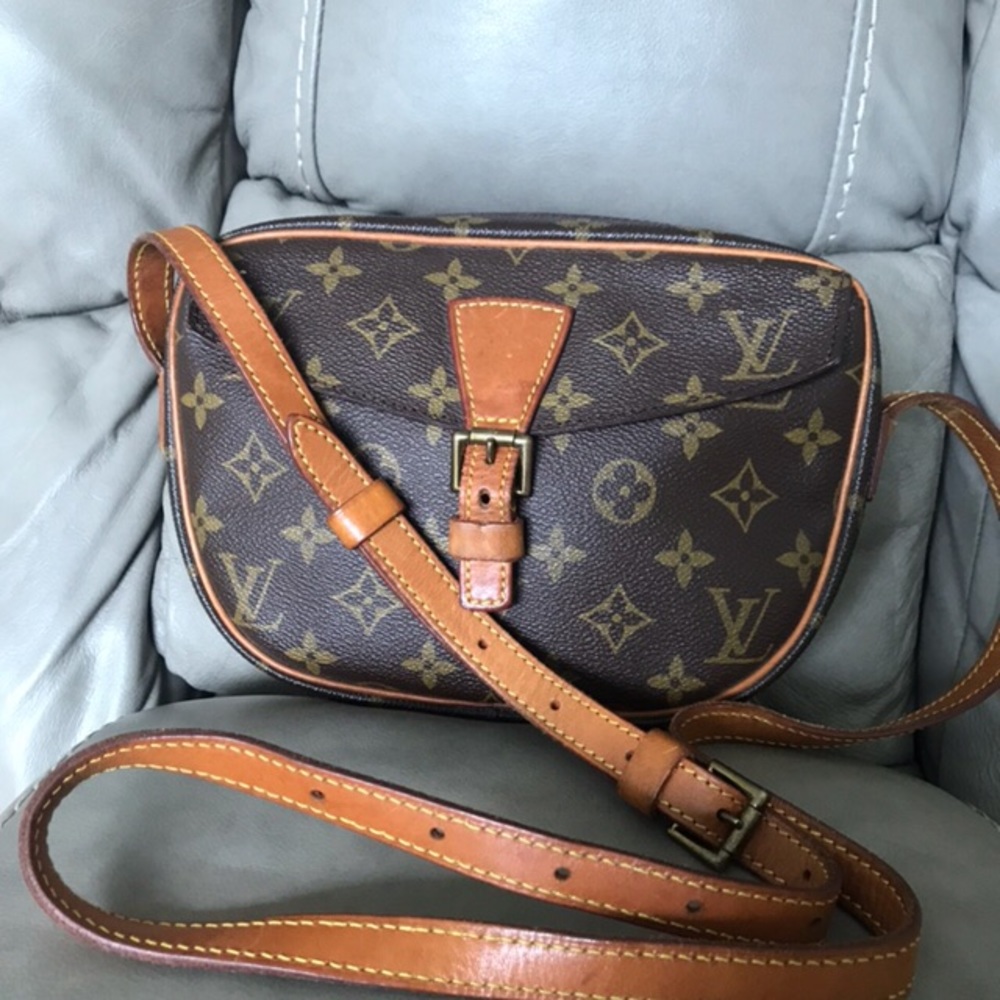 🌺 Auth Louis Vuitton Crossbody 🌺